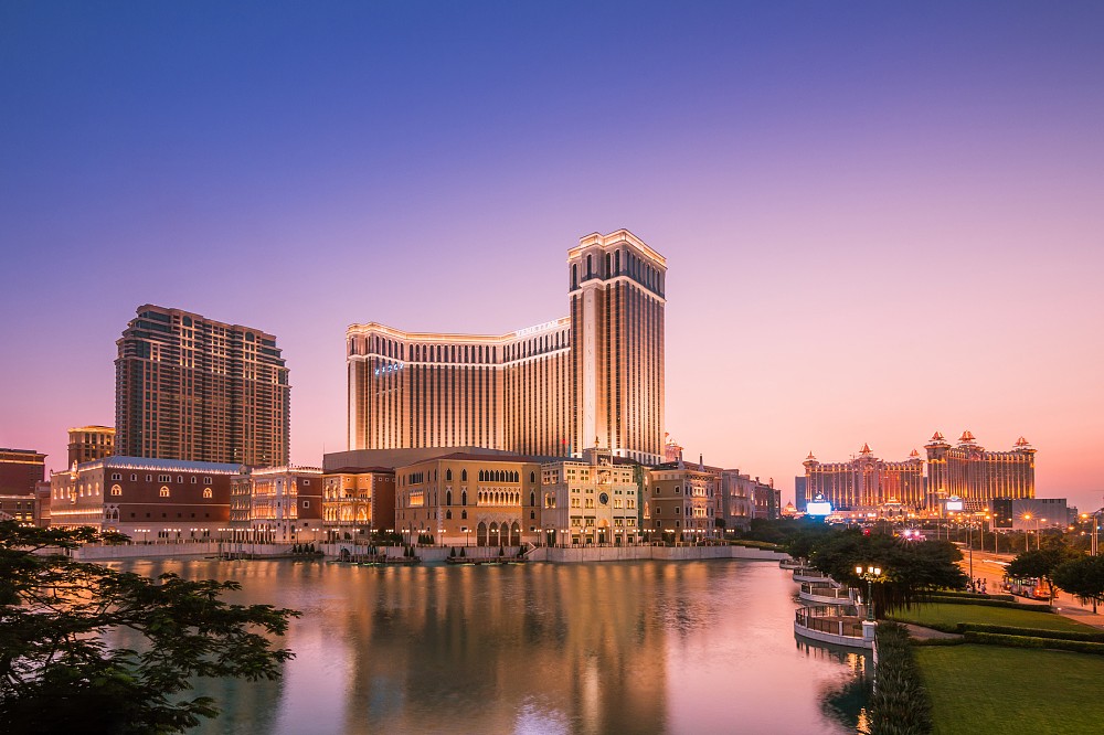 皇庭假日酒店恒溫泳池